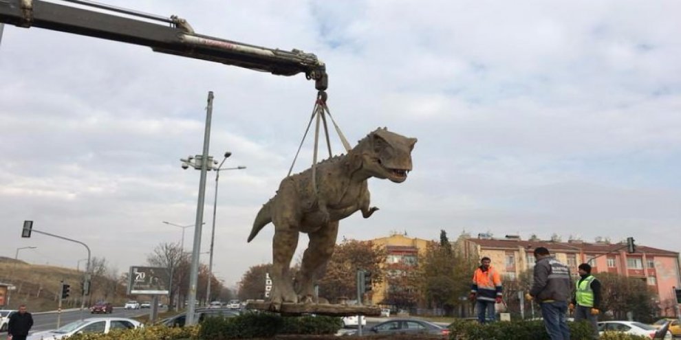 Gökçek'ten dinozor heykeli ile ilgili açıklama