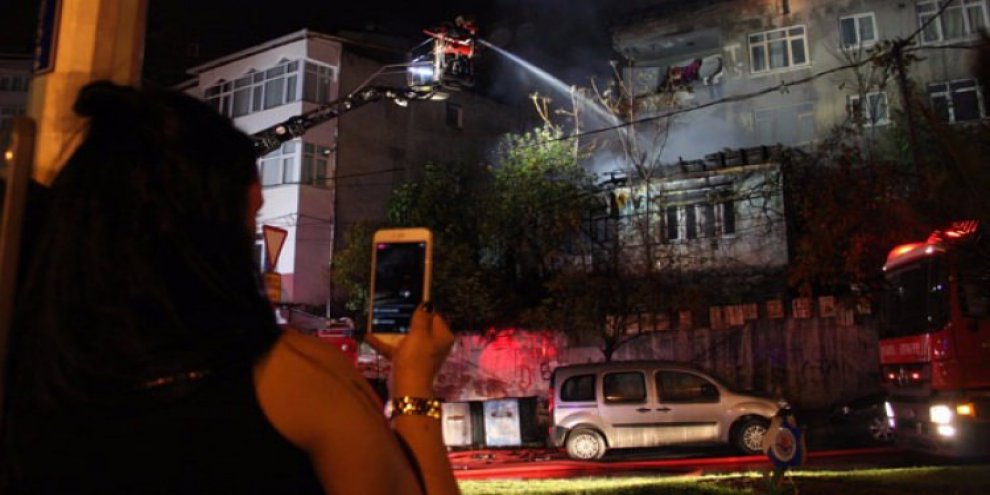 Herkes büyük korku yaşarken o canlı yayın yaptı!