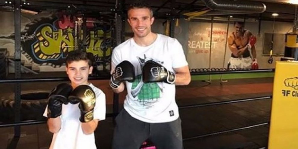 Sakat olan Van Persie'nin paylaşımı çıldırttı!