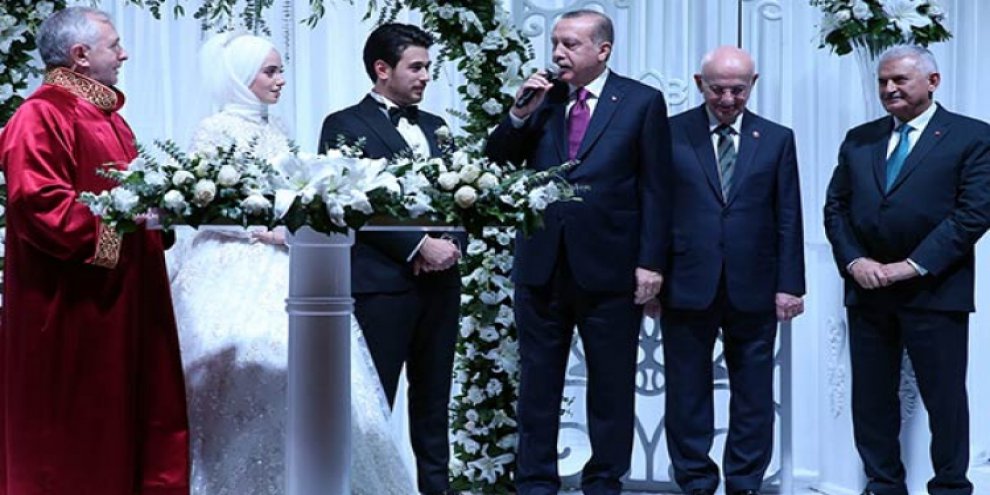 Cumhurbaşkanı Erdoğan nikah şahitliği yaptı