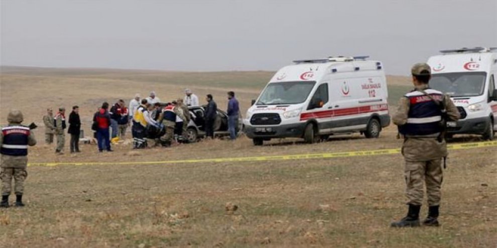 Park halindeki otomobilde iki ceset bulundu