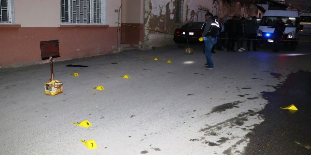 Cinnet getiren baba eşi ve 3 çocuğunu öldürdü!