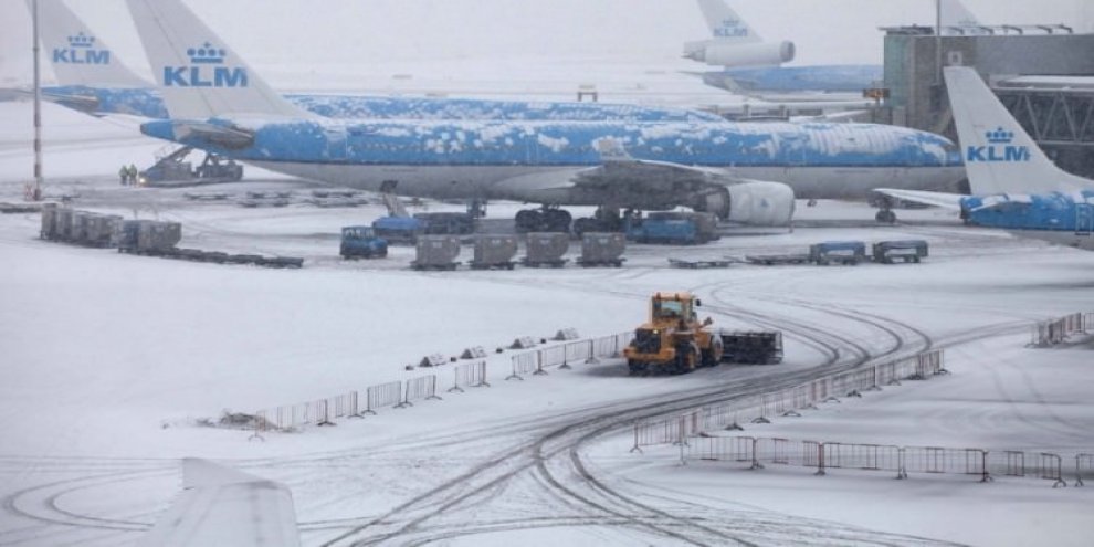Olumsuz hava koşulları uçuşları etkiliyor