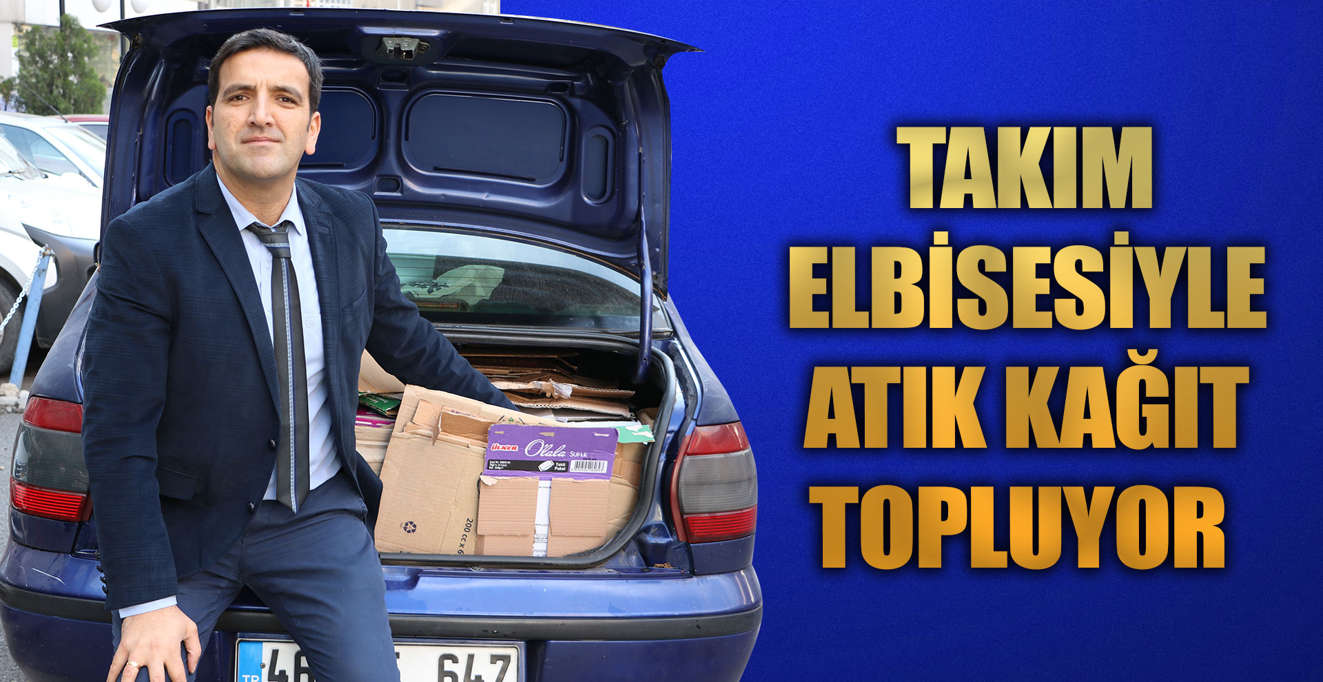 Takım elbisesiyle atık kağıt topluyor
