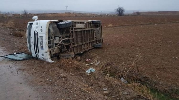 Konya'da öğrenci servisi devrildi: 19 yaralı