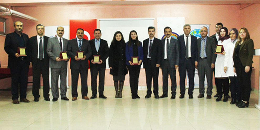 Projeye katkı sunanlara plaket takdim edildi