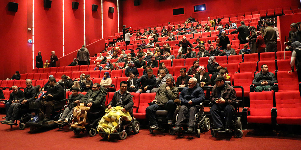 Büyükşehir’den engellilere sinema keyfi