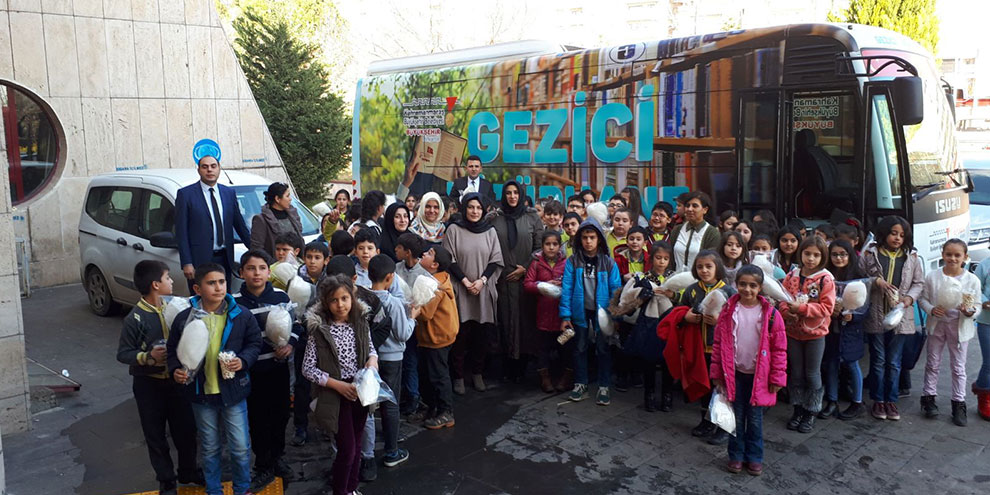 Necip Fazıl’ın minik ziyaretçileri