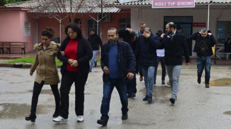 Akılalmaz olay: Öz kardeşini dolandırdı!