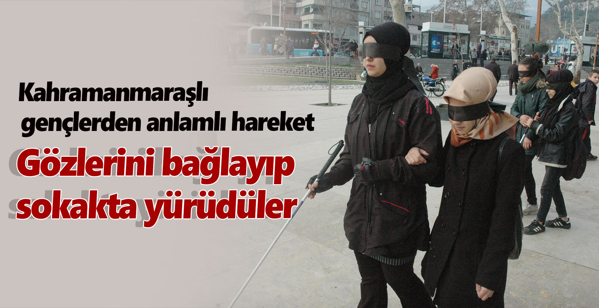 Gözlerini bağlayıp sokakta yürüdüler