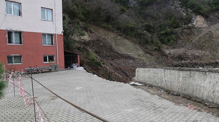 Büyük tehlike! Kız yurdu boşaltıldı!