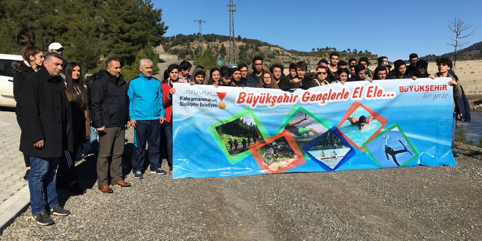 Büyükşehir gençlerl el ele