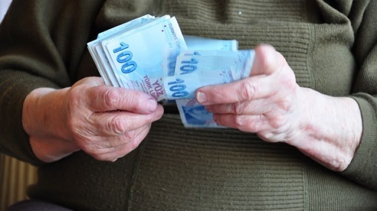 Staj yapan anneye erken emeklilik