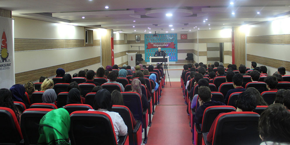 Onikişubat Belediyesi okuma oranını arttırmak için okur ve yazarları bir araya getiriyor