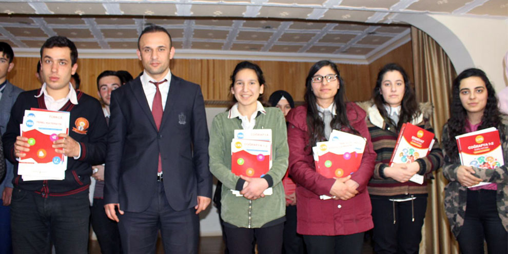 Onikişubat Belediyesi’nden Ekinözülü öğrencilere kitap desteği