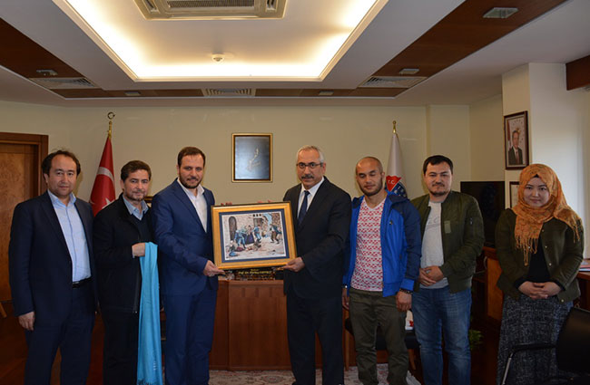 Satuk Buğrahan İlim ve Medeniyet Vakfı Üyeleri, Rektör Deveci’yi Ziyaret Etti