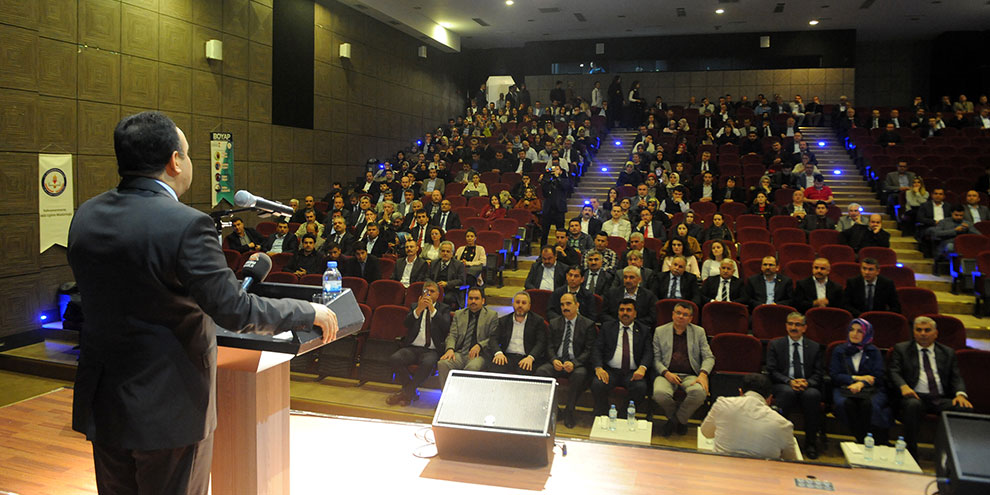 Büyükşehir’den olumlu çocuklar yetiştirmek konferansı