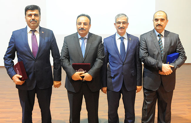 Büyükşehir’den Milli Eğitime plaket