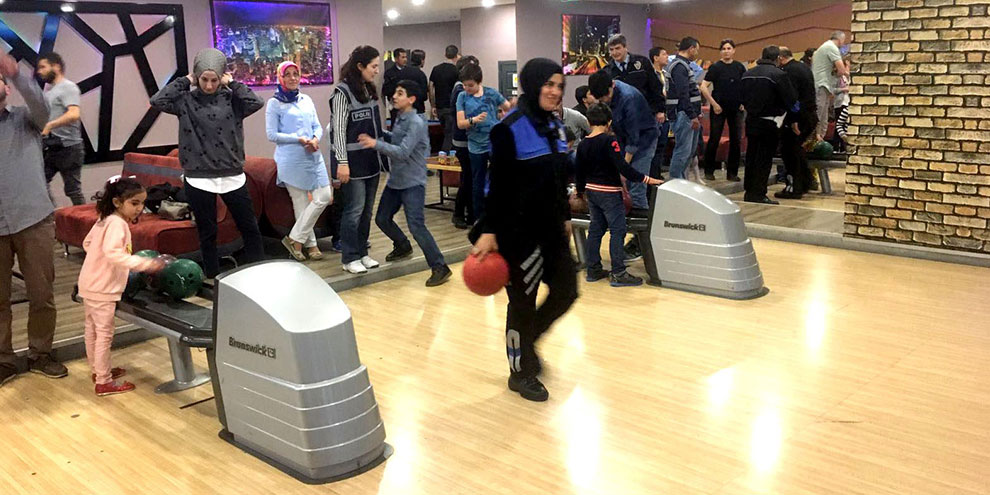Şehit ve gazi aileleri bowling etkinliğinde buluştu