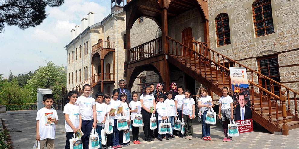 Kitap okuyoruz geleceğe koşuyoruz