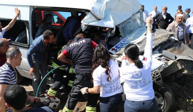 Feci kaza! Ölü ve yaralılar var!