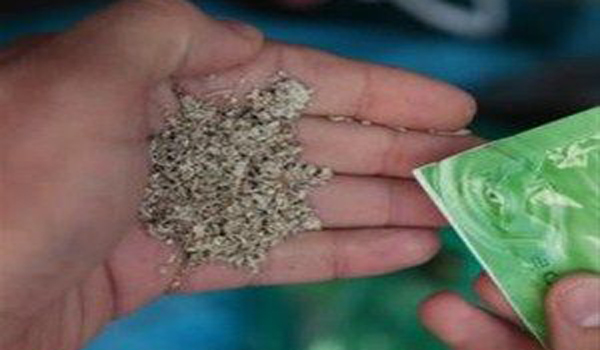 ÖĞRENCİLERE UYUŞTURUCU SATAN 2 KİŞİ TUTUKLANDI