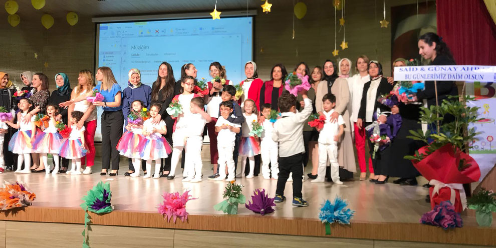 Miniklerden yılsonu etkinliği