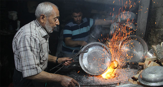 Ramazan'da 90 derecelik ateşin başında zorlu mesai