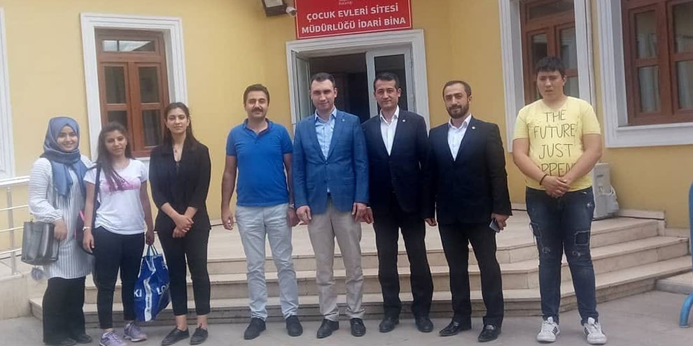 Gençlik haftasında Ülkü Ocakları'ndan Çocuk Evleri Sitesi'ne anlamlı ziyaret