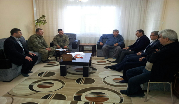 MİLLETVEKİLLERİ ŞEHİDİN AİLESİNE TAZİYE ZİYARETİNDE BULUNDU