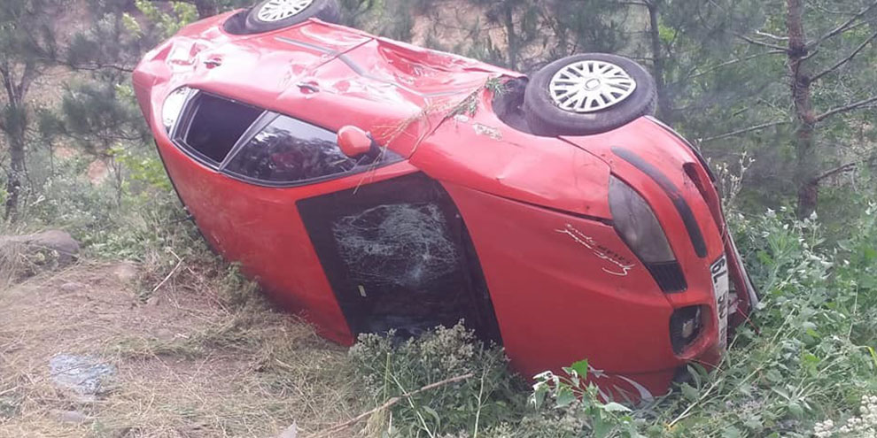 Otomobil takla attı:2’si çocuk 3 yaralı