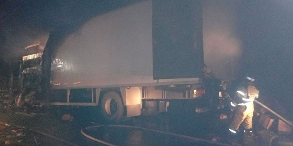 Rusya’da tır karşı şeritteki 6 otomobile çarptı: 3 ölü