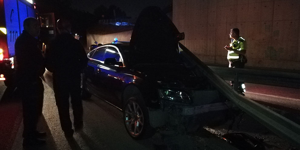 Kontrolden çıkan otomobil bariyerlere çarptı: 1 yaralı