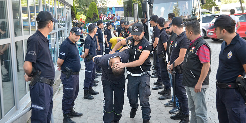 Şafak operasyonunda gözaltına alınan 11 kişi adli adliyeye sevk edildi