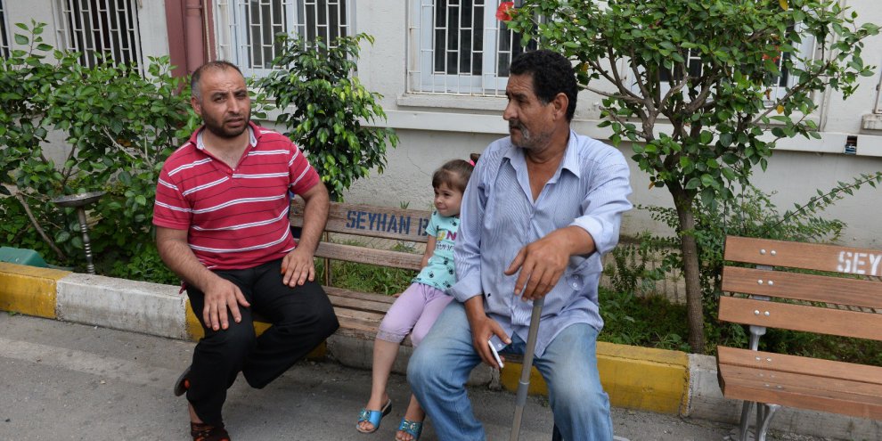 Eşini motosikletten düşürüp, 5 yerinden bıçakladı