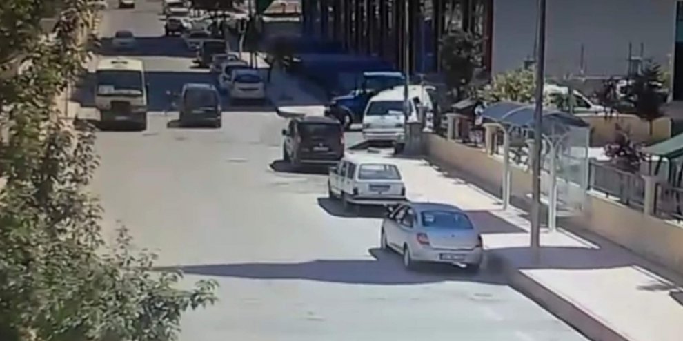 Dikkatsiz yaya kazaya neden oldu: 1 yaralı