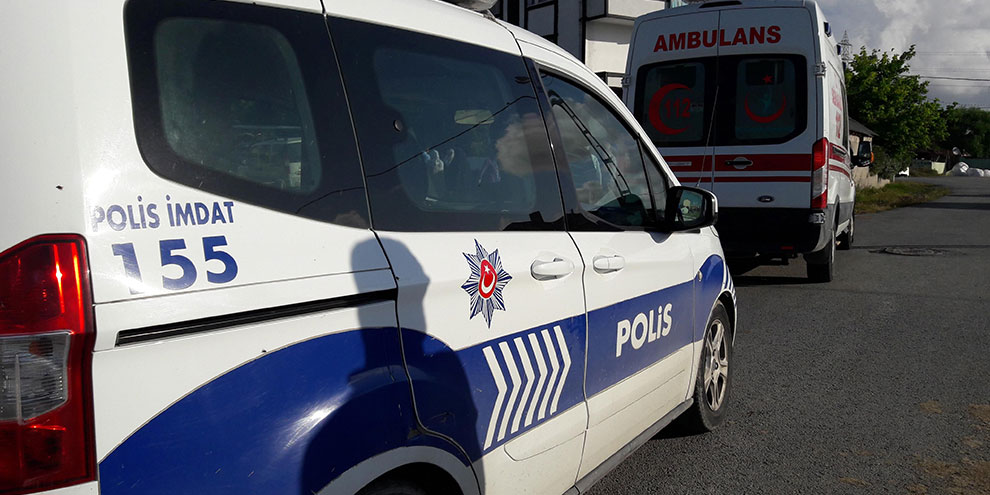 Bir baba eşi ve kızını boğarak öldürdü