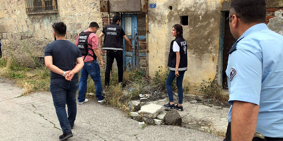 327 polisle narkotik uygulaması