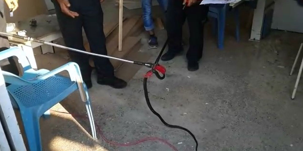 İş yerinde yılan paniği