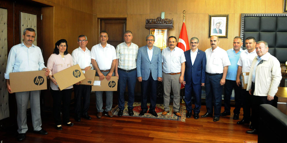 Büyükşehir’den 6 okula bilgisayar