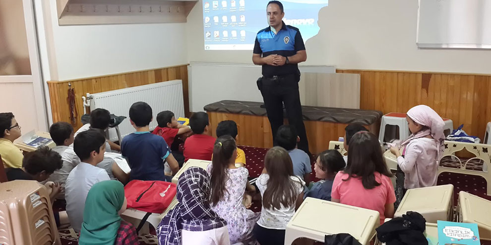 Toplum Destekli Polisten çocuklara güvenli yaşam eğitimi