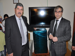 HARÇLIKLARIYLA HUZUREVİNDEKİ YAŞLILARA ELEKTRİKLİ SÜPÜRGE ALDILAR