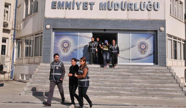 ALTIN KIZLAR YAKALANDI