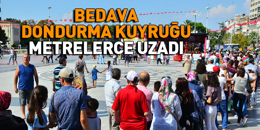 Bedava dondurma kuyruğu metrelerce uzadı