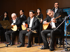 KAHRAMANLIK TÜRKÜLERİ BÜYÜLEDİ