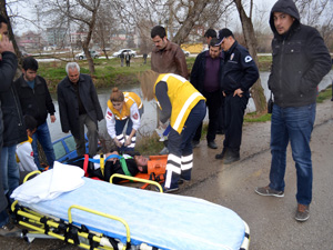 VİRAJI ALAMAYAN OTOMOBİL CEYHAN NEHRİ’NE UÇTU