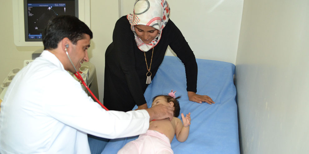 Kalbinde 9 adet tümör ile doğan bebek sağlığına kavuşuyor