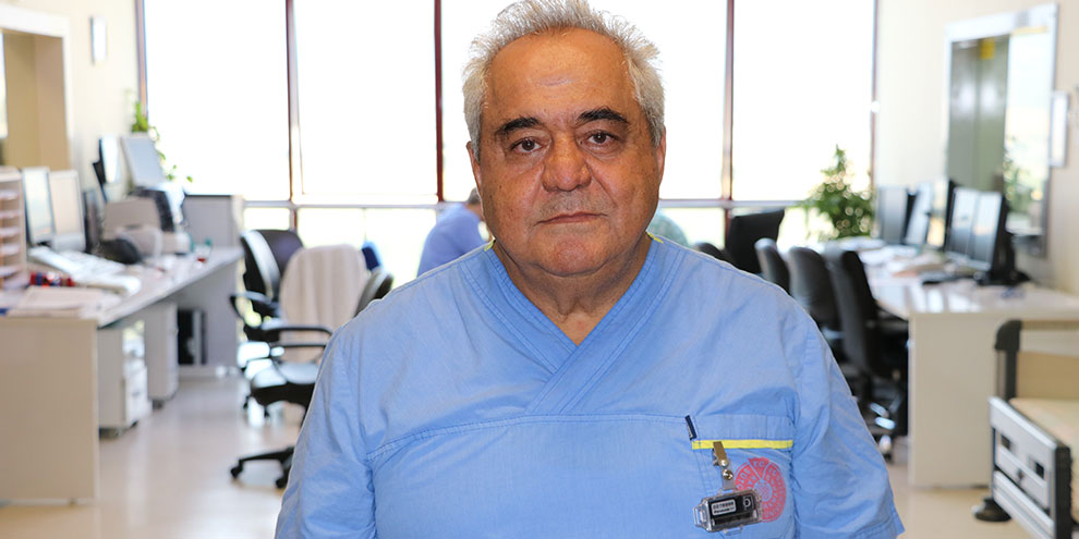 Prof. Dr. Özgül'den damar tıkanıklığını açmanın inceliklerini öğretiyor