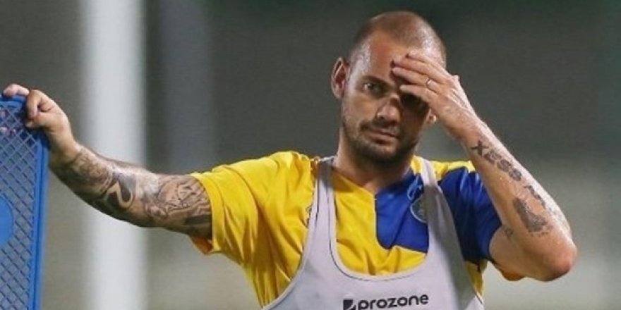 Wesley Sneijder trafik kazası geçirdi!