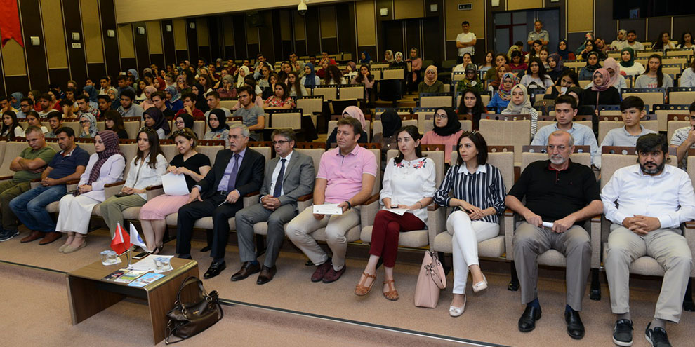 Eğitim Fakültesi 1. Sınıf Öğrencilerine Uyum Semineri Verildi